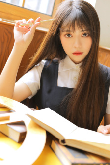宝妈怕娃闹给同机乘客备100份礼袋